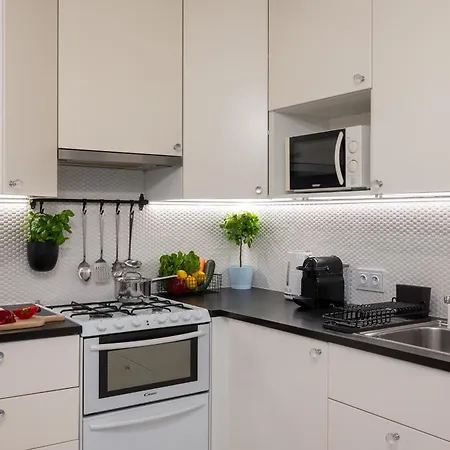 New Metropolis 2-bedroom 900m To Station With Air-conditioning Varşova