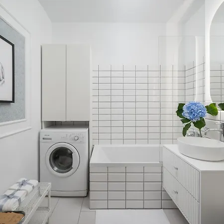 New Metropolis 2-bedroom 900m To Station With Air-conditioning Appartamento Varsavia