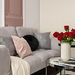 New Metropolis 2-bedroom 900m To Station With Air-conditioning Appartement Varsovie
