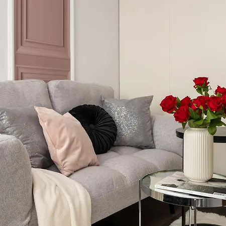 Apartment New Metropolis 2-bedroom 900m To Station Metro Rondo Onz *