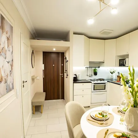 New Metropolis 2-bedroom 900m To Station With Air-conditioning Lägenhet Warszawa