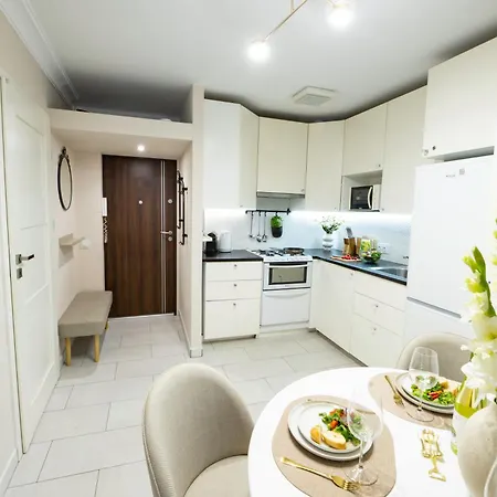 New Metropolis 2-bedroom 900m To Station With Air-conditioning 아파트