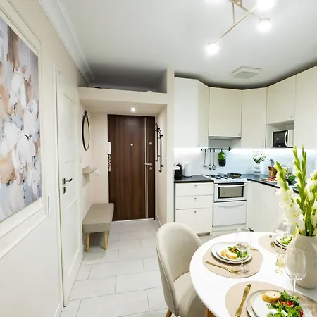 New Metropolis 2-bedroom 900m To Station With Air-conditioning 아파트 바르샤바