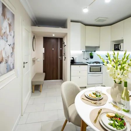 아파트 New Metropolis 2-bedroom 900m To Station With Air-conditioning 바르샤바