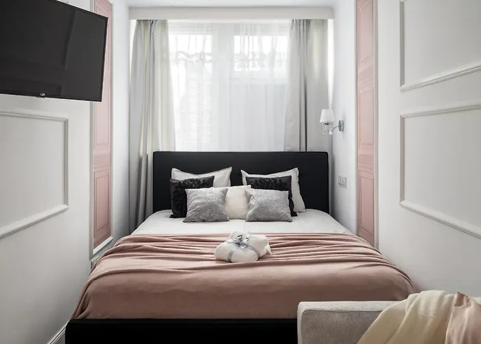 New Metropolis 2-bedroom 900m To Station With Air-conditioning Apartment Warsaw