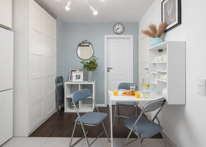 New Metropolis 2-bedroom 900m To Station With Air-conditioning Apartment