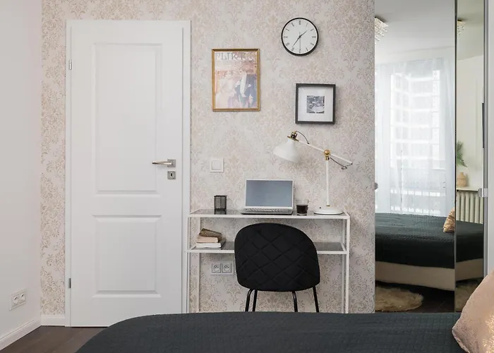 New Metropolis 2-bedroom 900m To Station With Air-conditioning * Warsaw