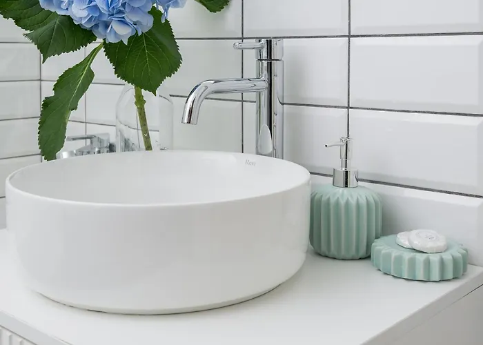 Apartment New Metropolis 2-bedroom 900m To Station With Air-conditioning