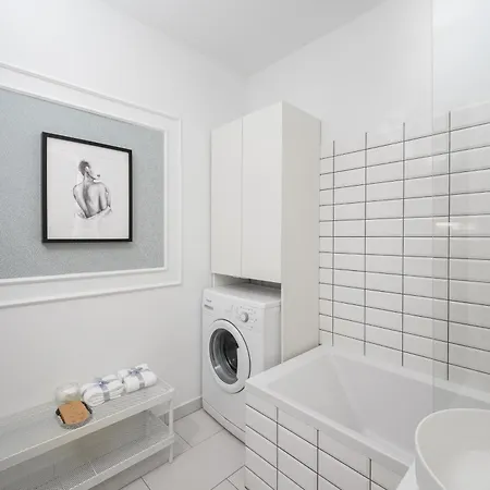 New Metropolis 2-bedroom 900m To Station Metro Rondo Onz 아파트 바르샤바