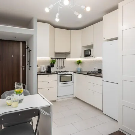 아파트 New Metropolis 2-bedroom 900m To Station Metro Rondo Onz