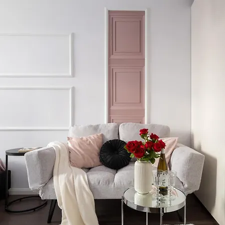 New Metropolis 2-bedroom 900m To Station With Air-conditioning *